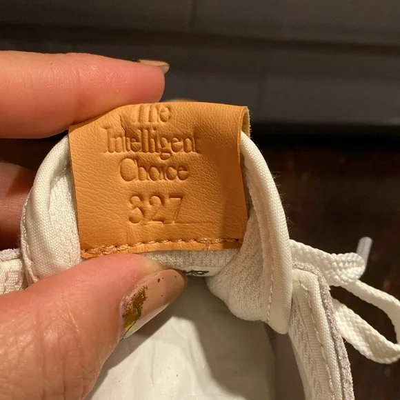 New Balance size 9 1/2! Brand new - Picture 4 of 6